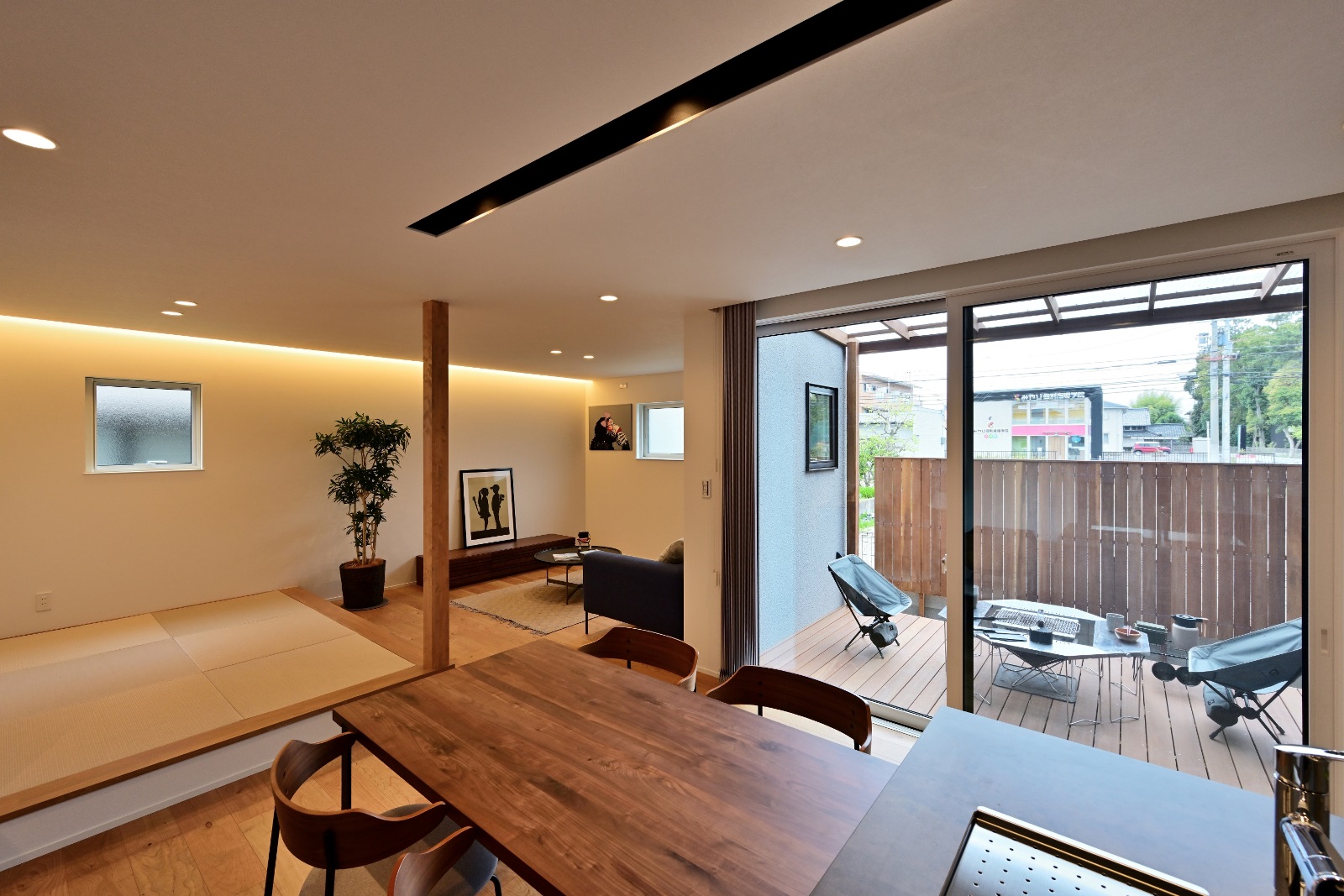 中庭と繋がる家